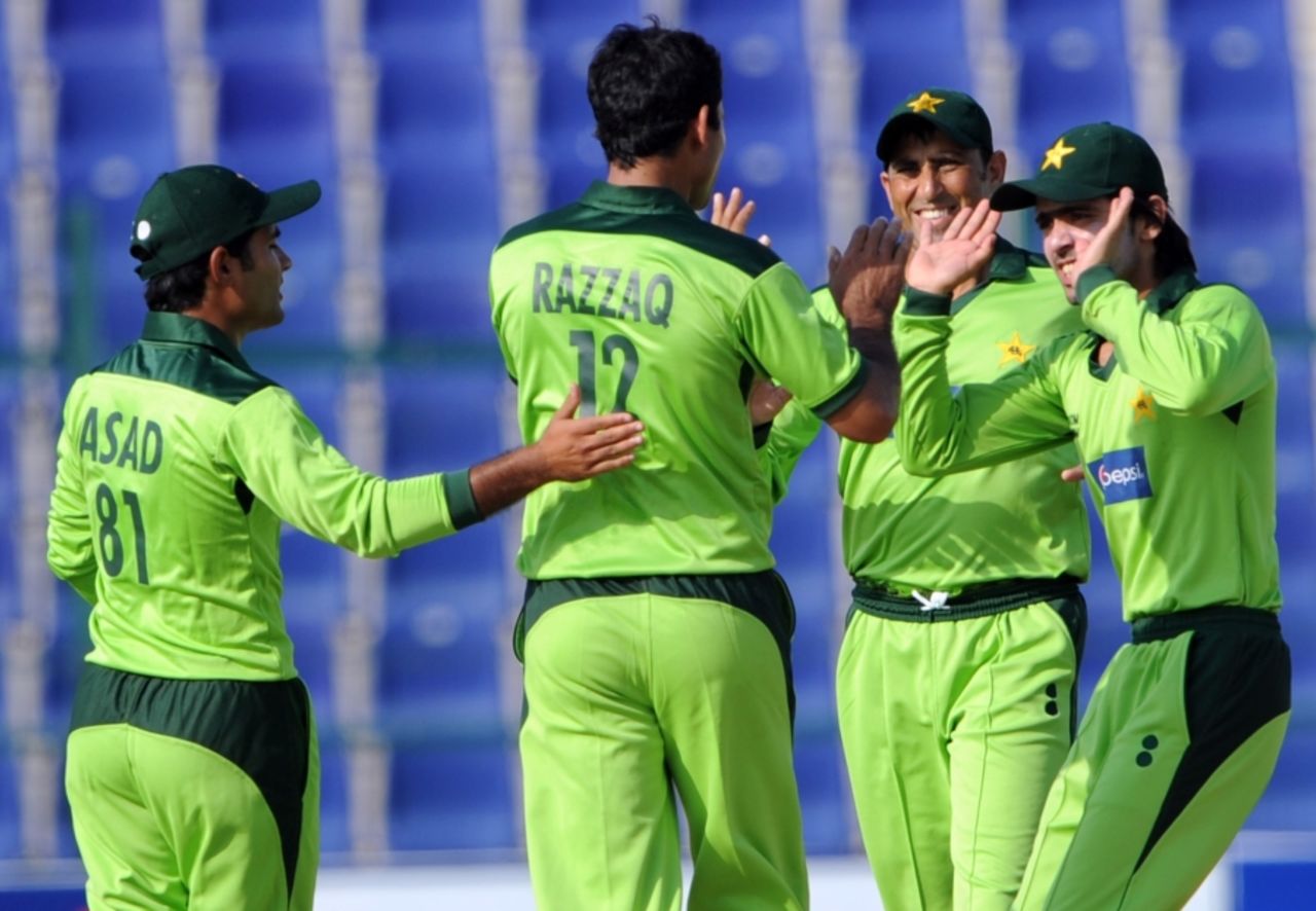 Abdul Razzaq provided the early breakthrough for Pakistan, Pakistan v South Africa, 2nd ODI, Abu Dhabi, October 31 2010