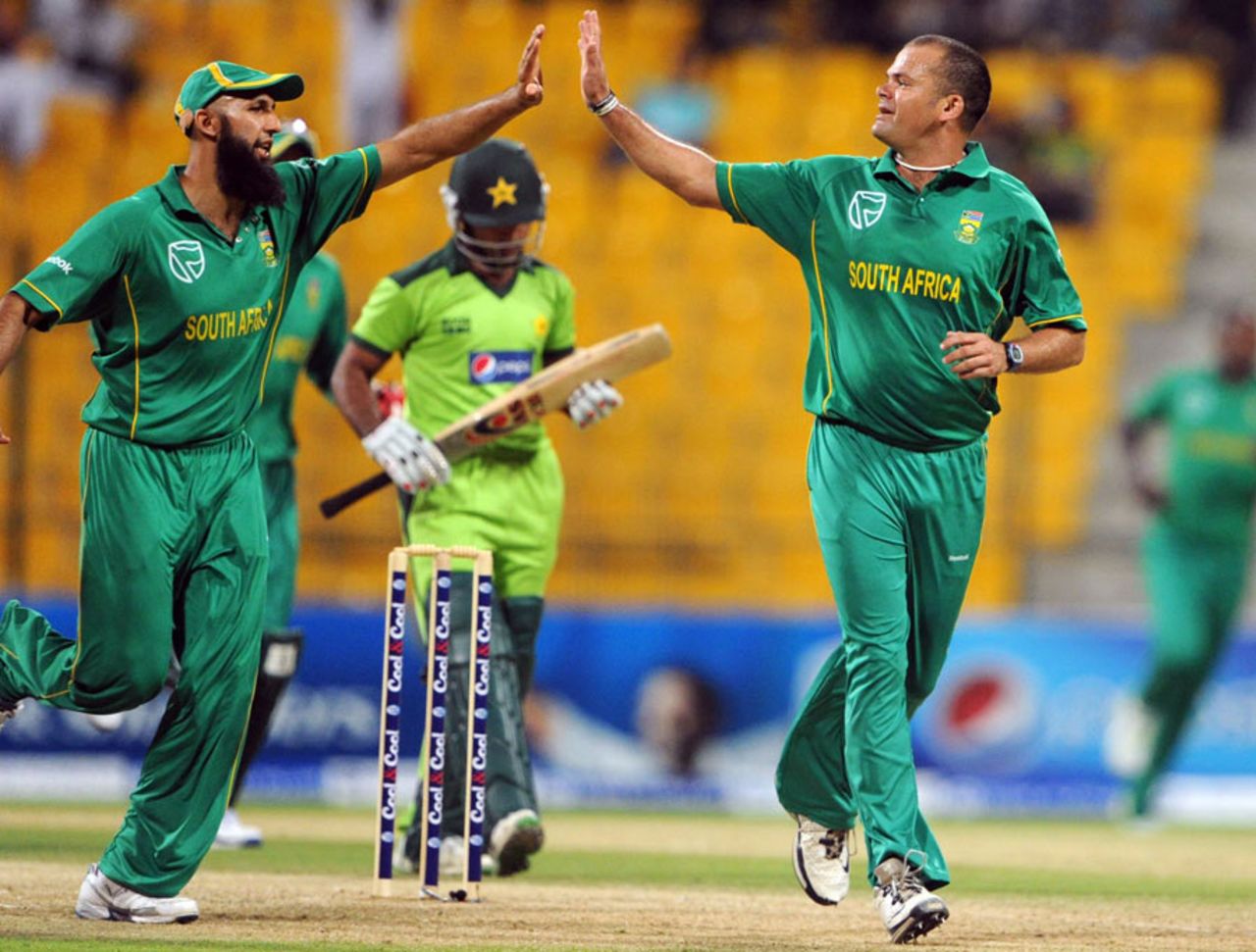 Hashim Amla and Charl Langeveldt celebrate a wicket, Pakistan v South Africa, 2nd ODI, Abu Dhabi, October 31 2010