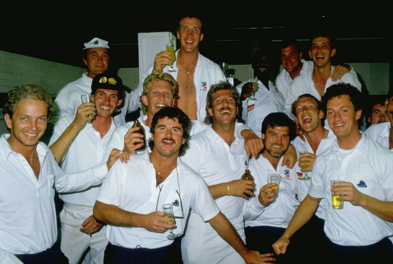 The England squad celebrate after winning the first Ashes Test, Australia v England, 1st Test, Brisbane, 5th day, November 19, 1986