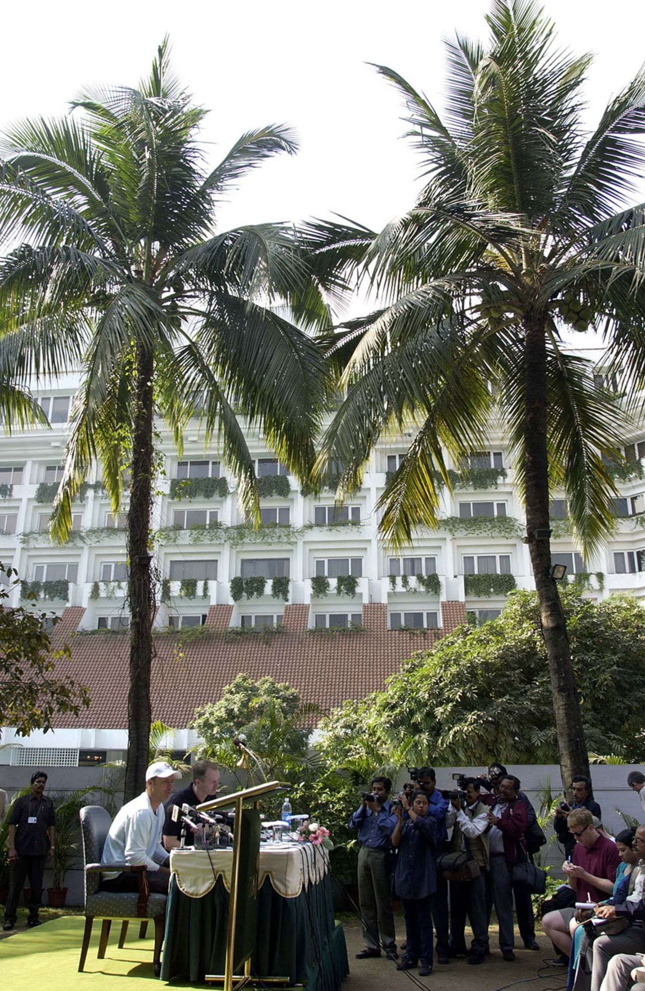 Nasser Hussain addresses a press conference at the Taj Bengal, Kolkata, January 18, 2002