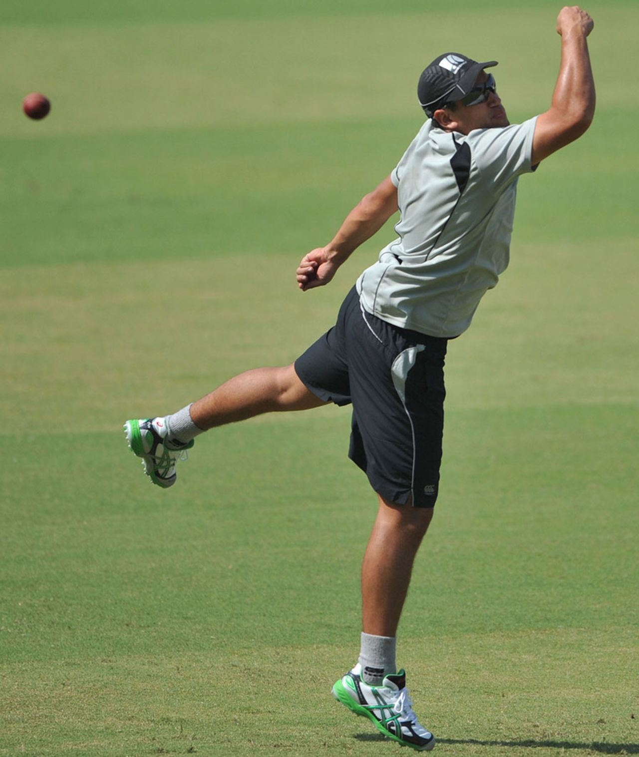 Ross Taylor at catching practice, Ahmedabad, November 3, 2010