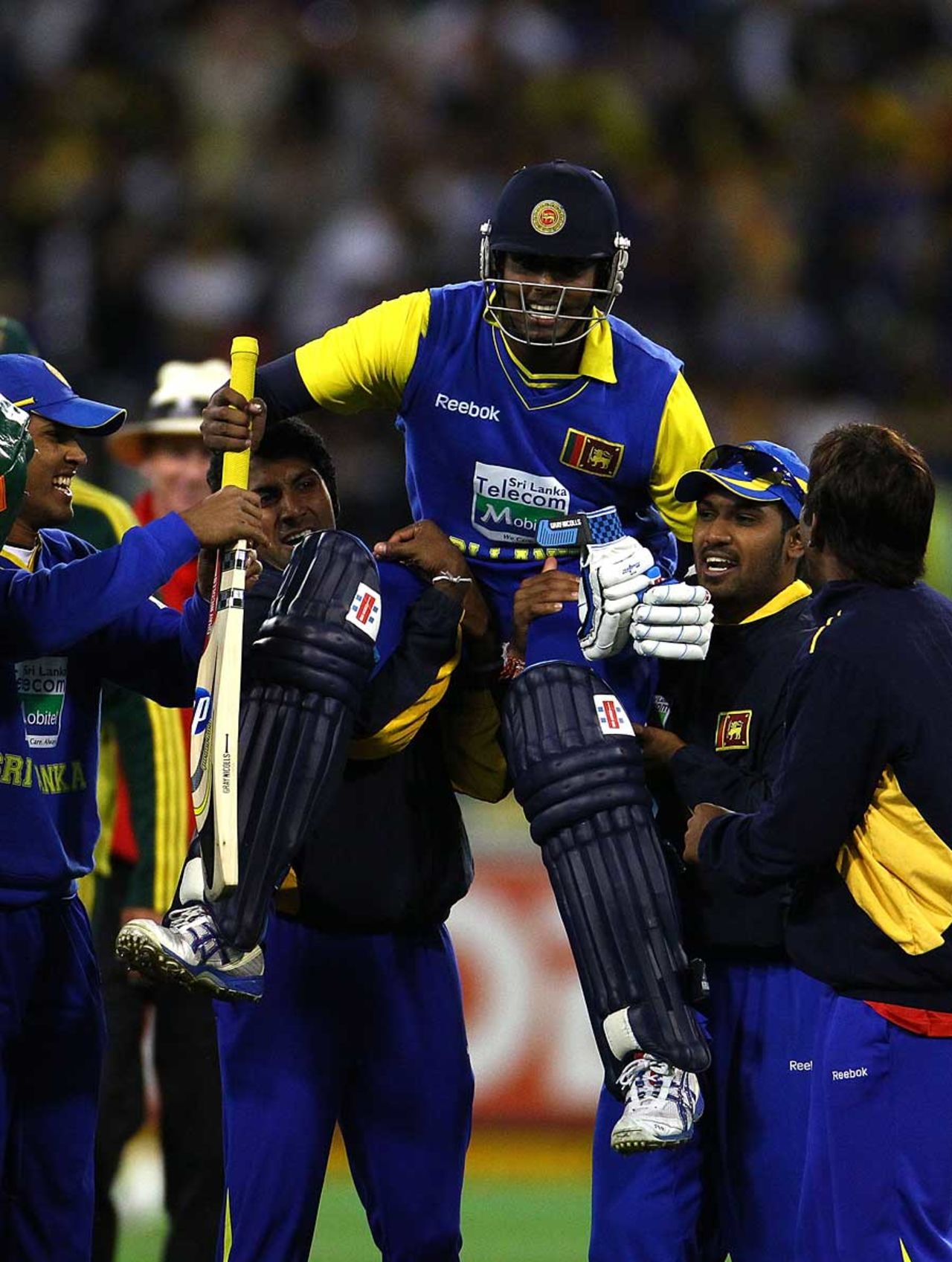 Angelo Mathews his hoisted on his team-mates' shoulders, Australia v Sri Lanka, 1st ODI, Melbourne, November 3, 2010