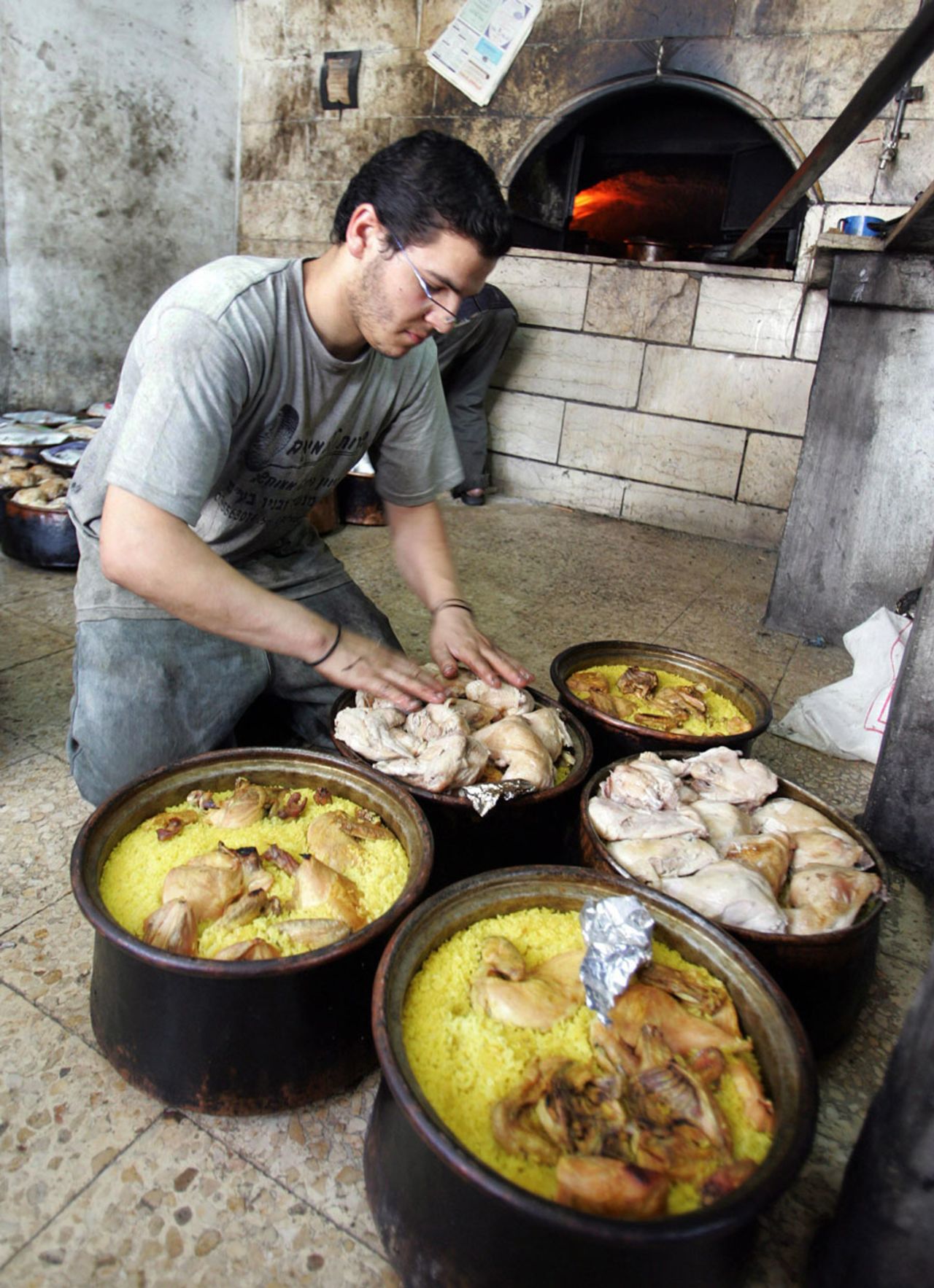 A Palestinian man prepares a traditional dish known as 'Qidra' to break the fast during Ramazan in Herbron, West Bank, October 6, 2007