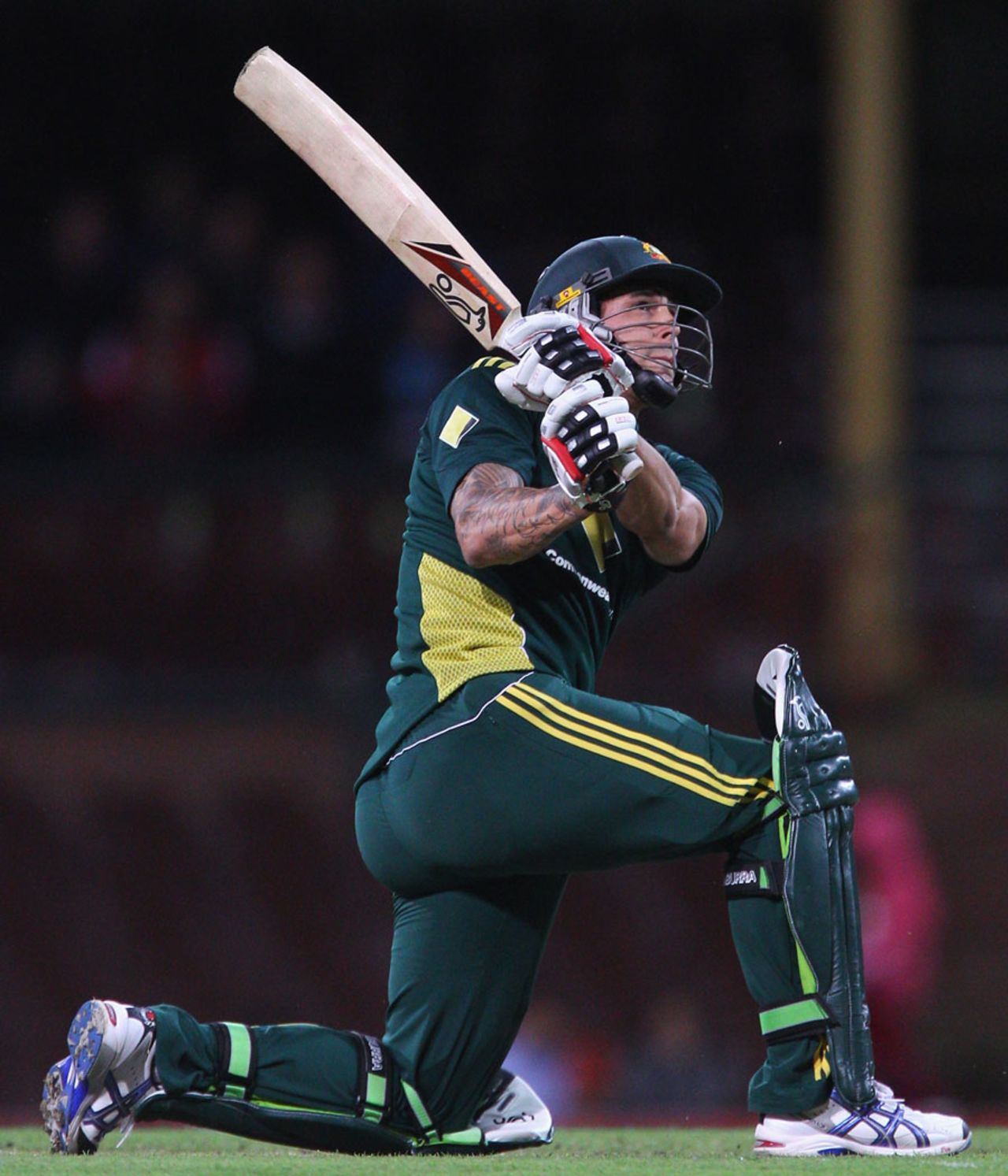Mitchell Johnson hits out,  Australia v Sri Lanka, 2nd ODI, Sydney, November 5, 2010