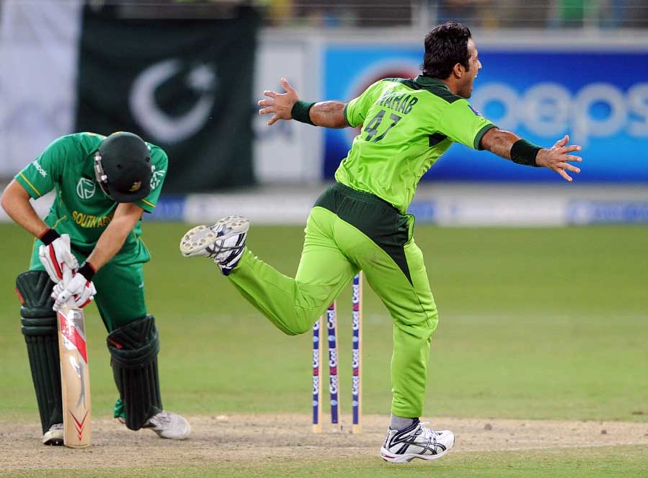 Wahab Riaz was on a hat-trick in the closing overs, Pakistan v South Africa, 4th ODI, Dubai, November 5, 2010