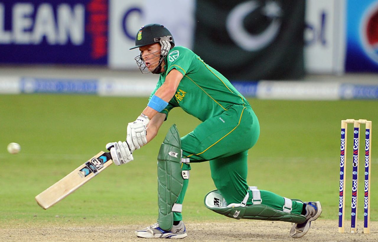 Johan Botha played a superb innings to lift South Africa's total, Pakistan v South Africa, 4th ODI, Dubai, November 5, 2010