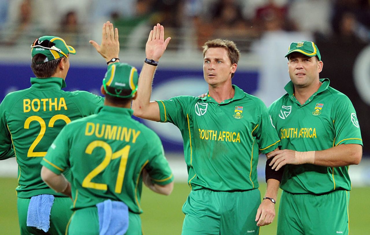 Dale Steyn made a breakthrough on his return but was also expensive, Pakistan v South Africa, 4th ODI, Dubai, November 5, 2010