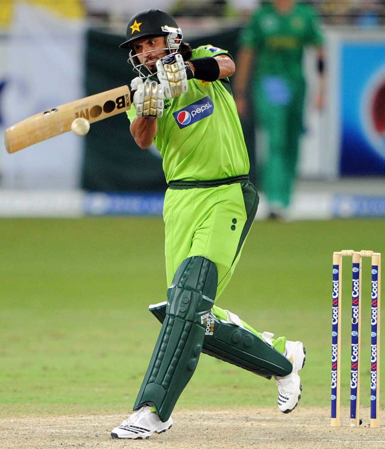 Shahid Afridi was typically aggressive but again gave his innings away, Pakistan v South Africa, 4th ODI, Dubai, November 5, 2010