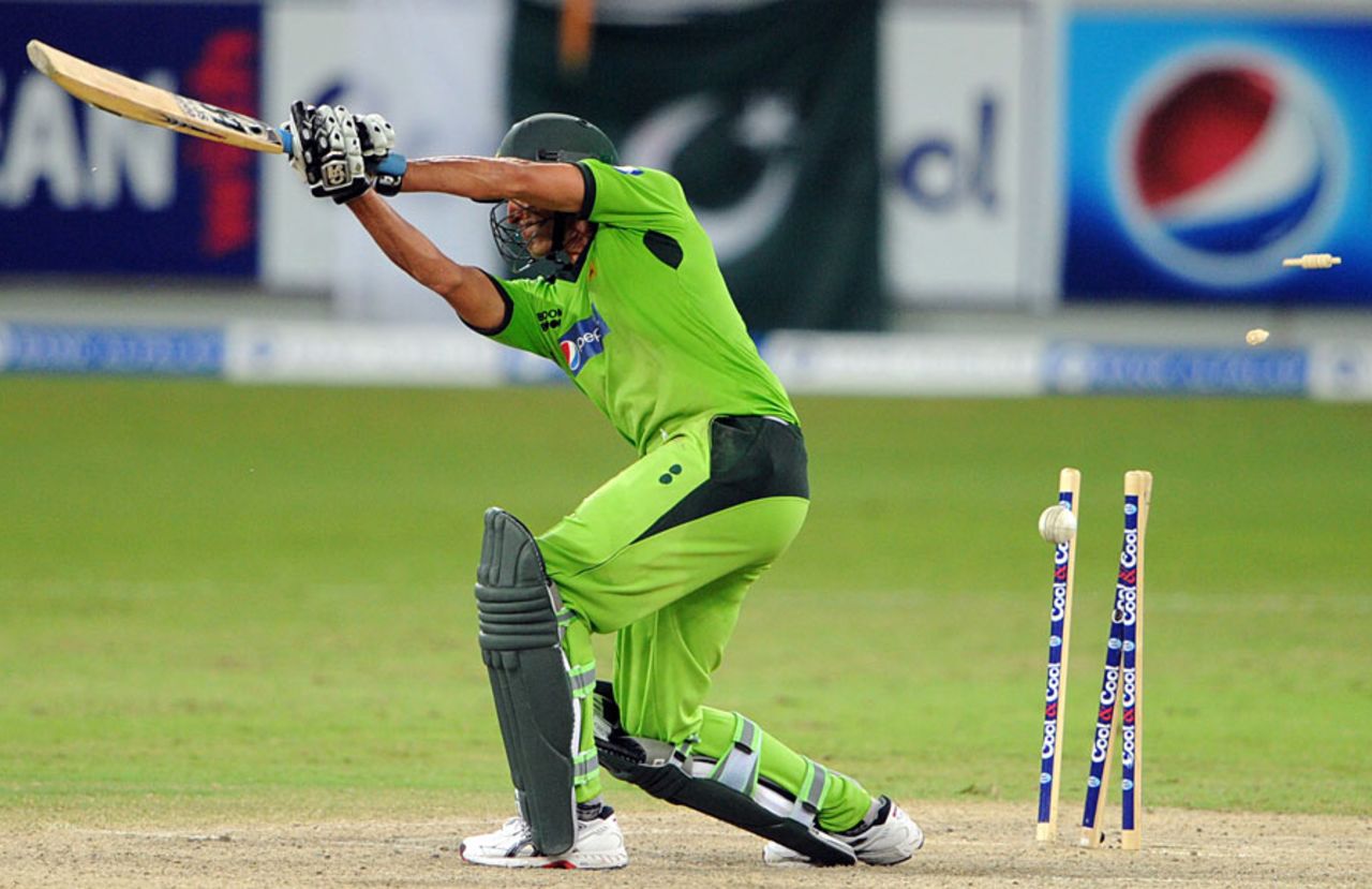 Younis Khan dragged into stumps after making a vital 73, Pakistan v South Africa, 4th ODI, Dubai, November 5, 2010