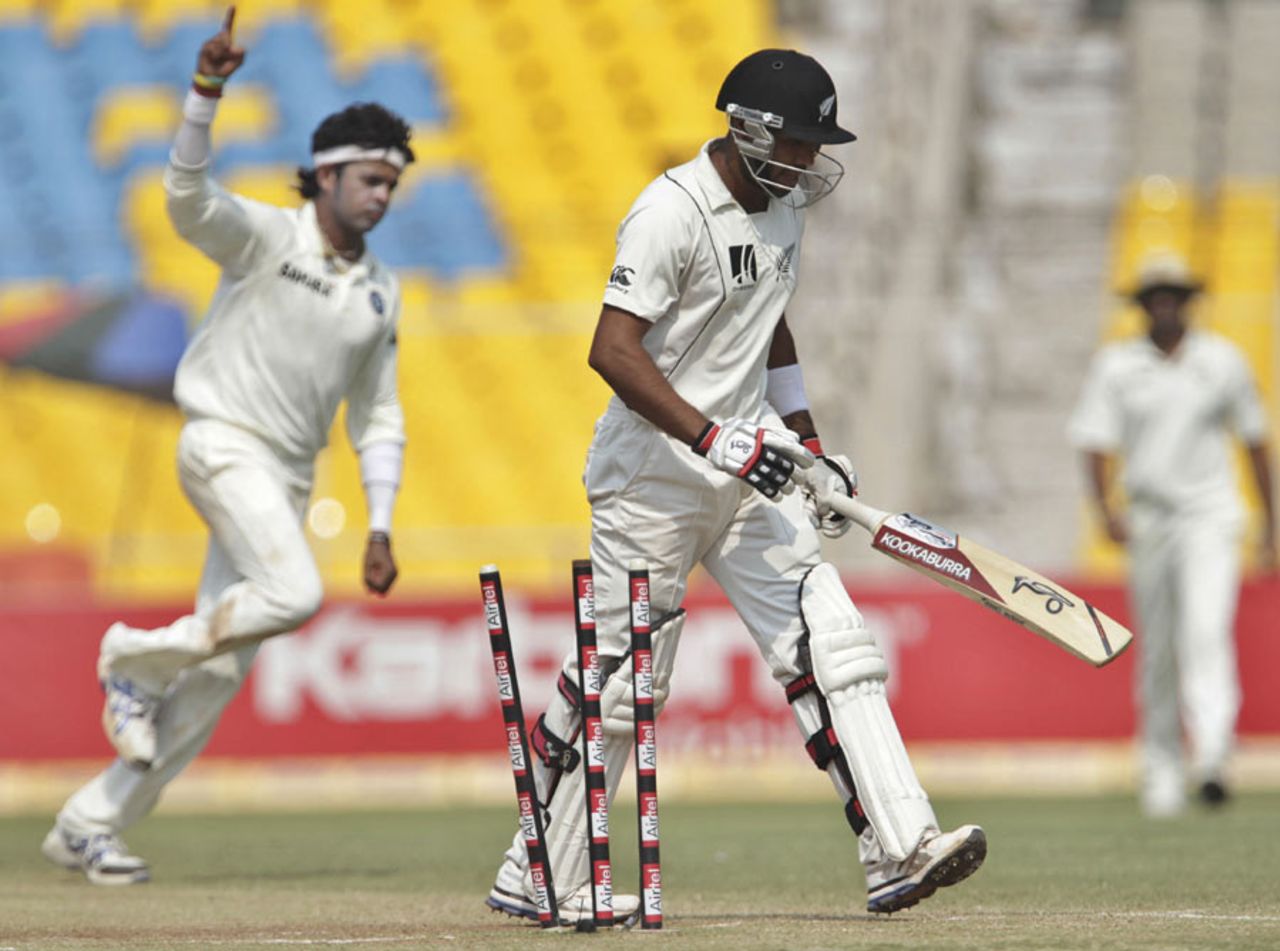 Sreesanth bowled Jeetan Patel with an incutter, India v New Zealand, 1st Test, Ahmedabad, 4th day, November 7, 2010