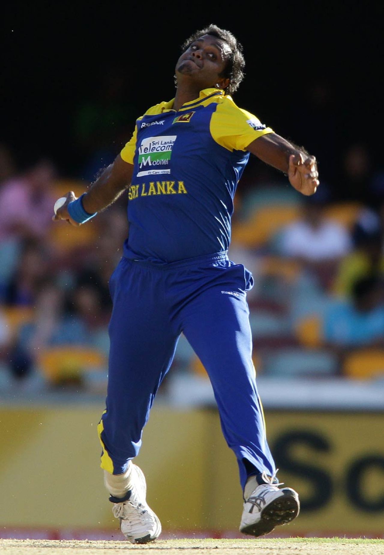 Dilhara Fernando runs in to bowl, Australia v Sri Lanka, 3rd ODI, Brisbane, November 7, 2010