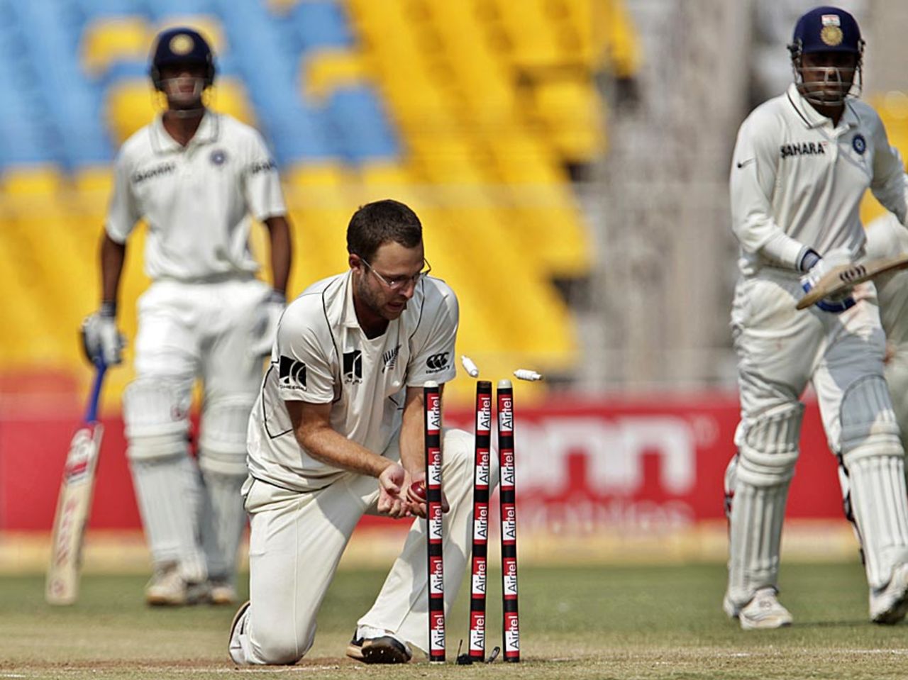 Daniel Vettori runs out Virender Sehwag, India v New Zealand, 1st Test, Ahmedabad, 4th day, November 7, 2010