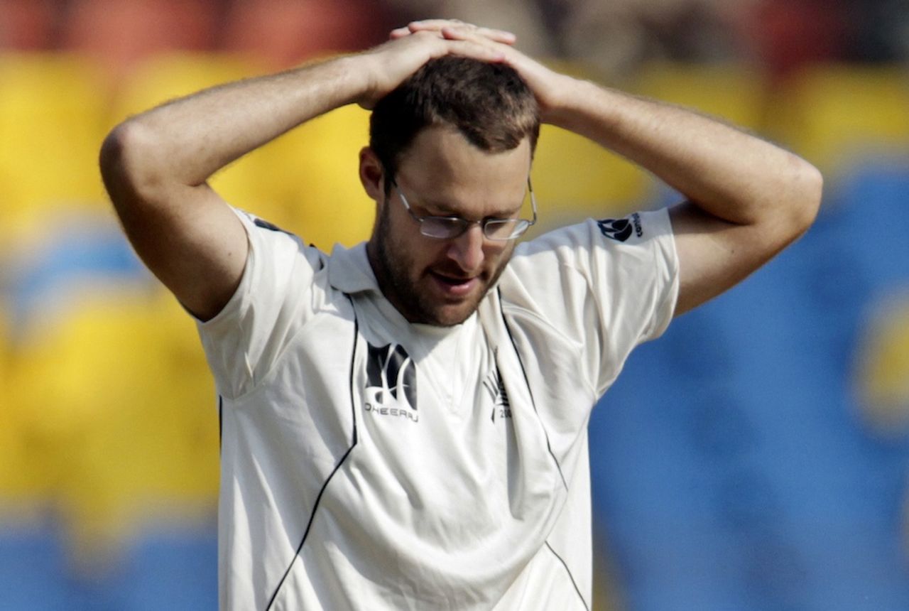 Daniel Vettori failed to take wickets in the morning session, India v New Zealand, 1st Test, Ahmedabad, 5th day, November 8, 2010