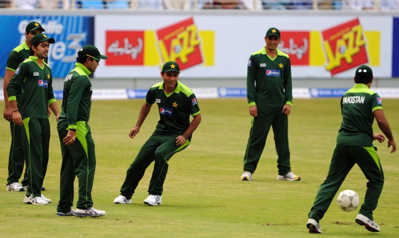Pakistan players warm up ahead of the final ODI, Pakistan v South Africa, 5th ODI, Dubai, November 8, 2010