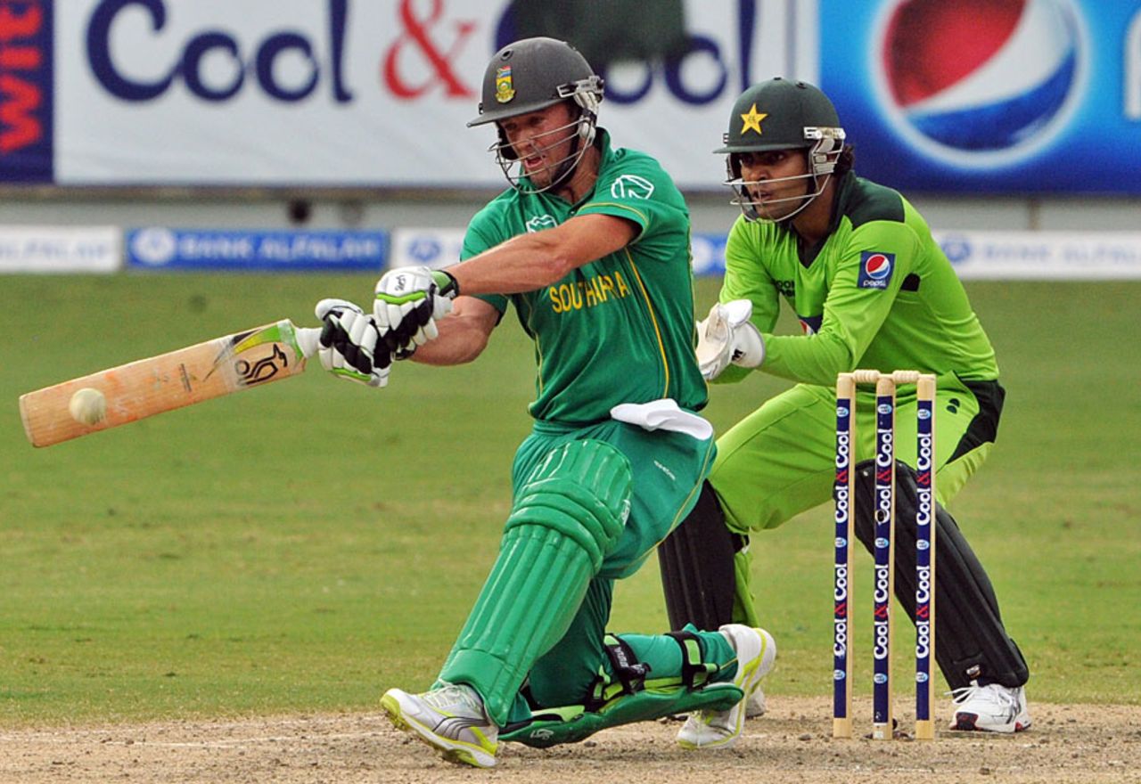 AB de Villiers struck five boundaries in his 72-ball 61, Pakistan v South Africa, 5th ODI, Dubai, November 8, 2010