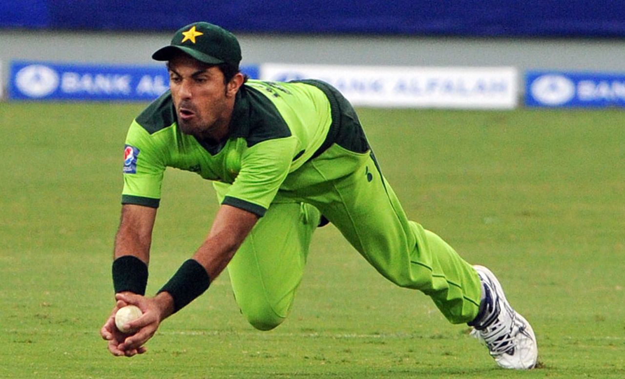 Wahab Riaz held on to a fine low catch to dismiss Jacques Kallis, Pakistan v South Africa, 5th ODI, Dubai, November 8, 2010
