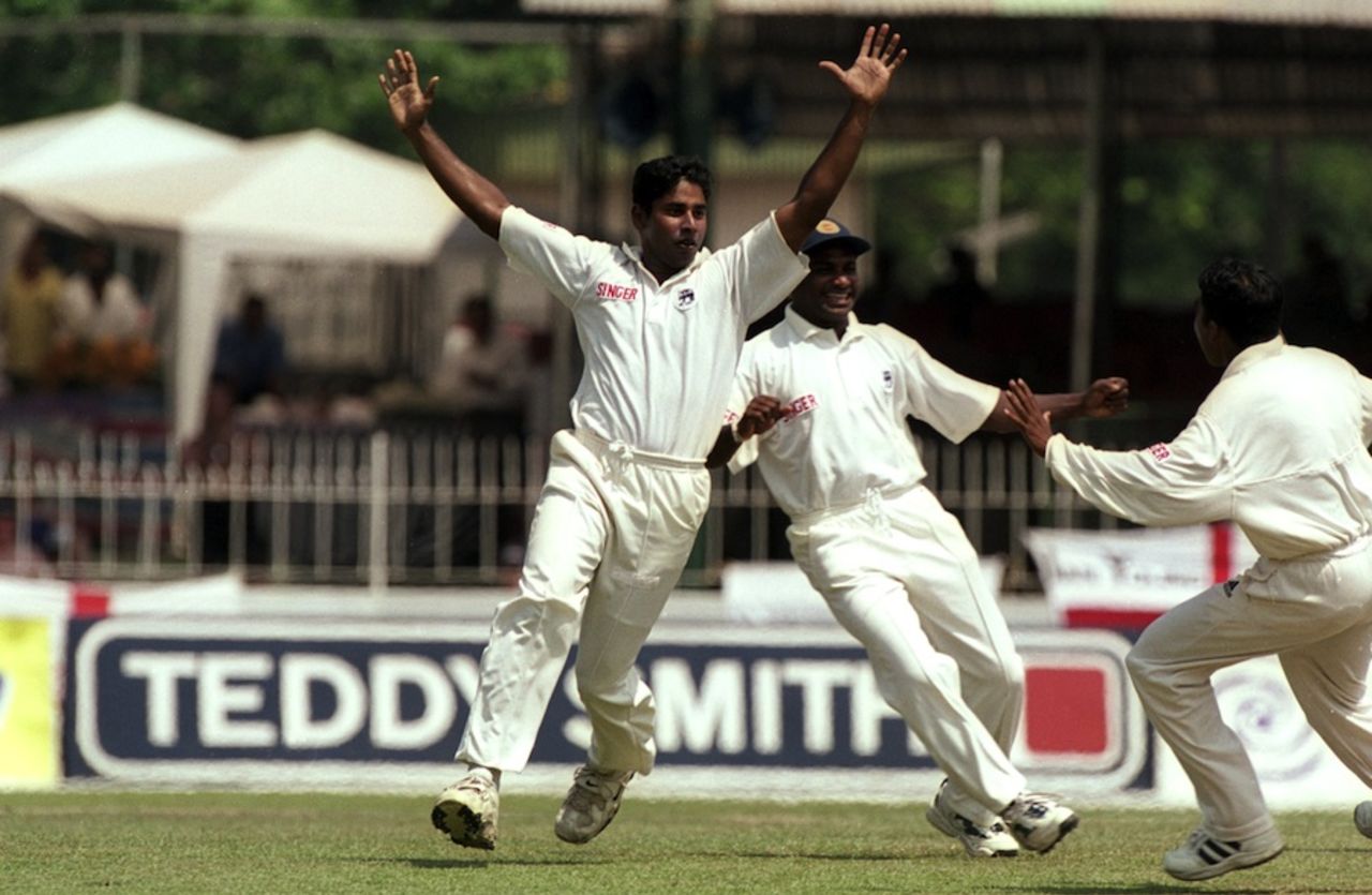 Chaminda Vaas celebrates a wicket, Sri Lanka v England, 3rd Test, Colombo, SSC, March 17, 2001