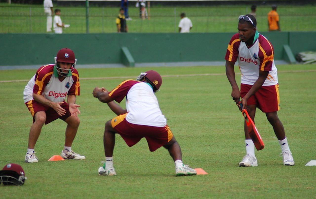 Adrian Barath and Brendan Nash practice catching at silly point and forward short leg, SSC, Colombo, November 9, 2010