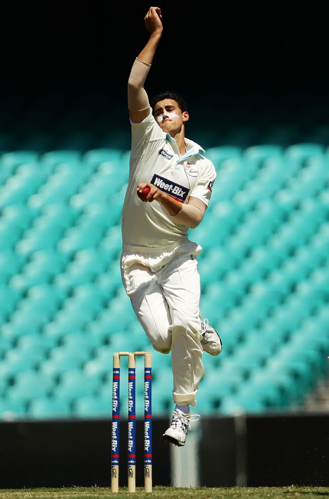 Mitchell Starc in his delivery stride, New South Wales v Victoria, Sydney, 1st day