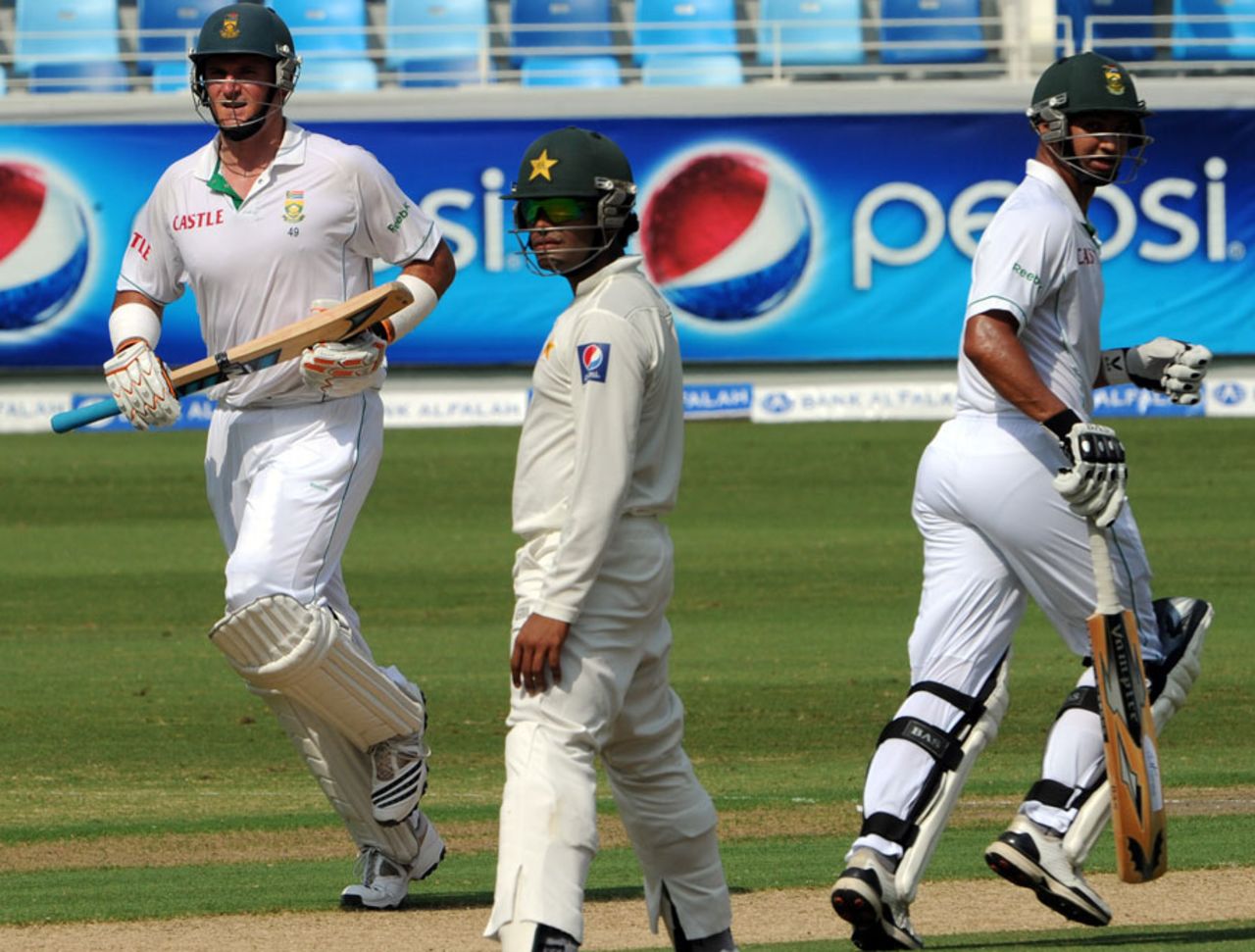 Graeme Smith and Alviro Petersen put on 153 for the first wicket, Pakistan v South Africa, 1st Test, Dubai, 1st day, November 12, 2010