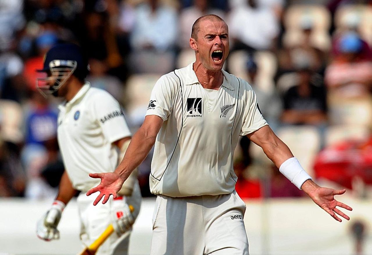 Chris Martin appeals successfully against VVS Laxman, India v New Zealand, 2nd Test, Hyderabad, 3rd day, November 14, 2010