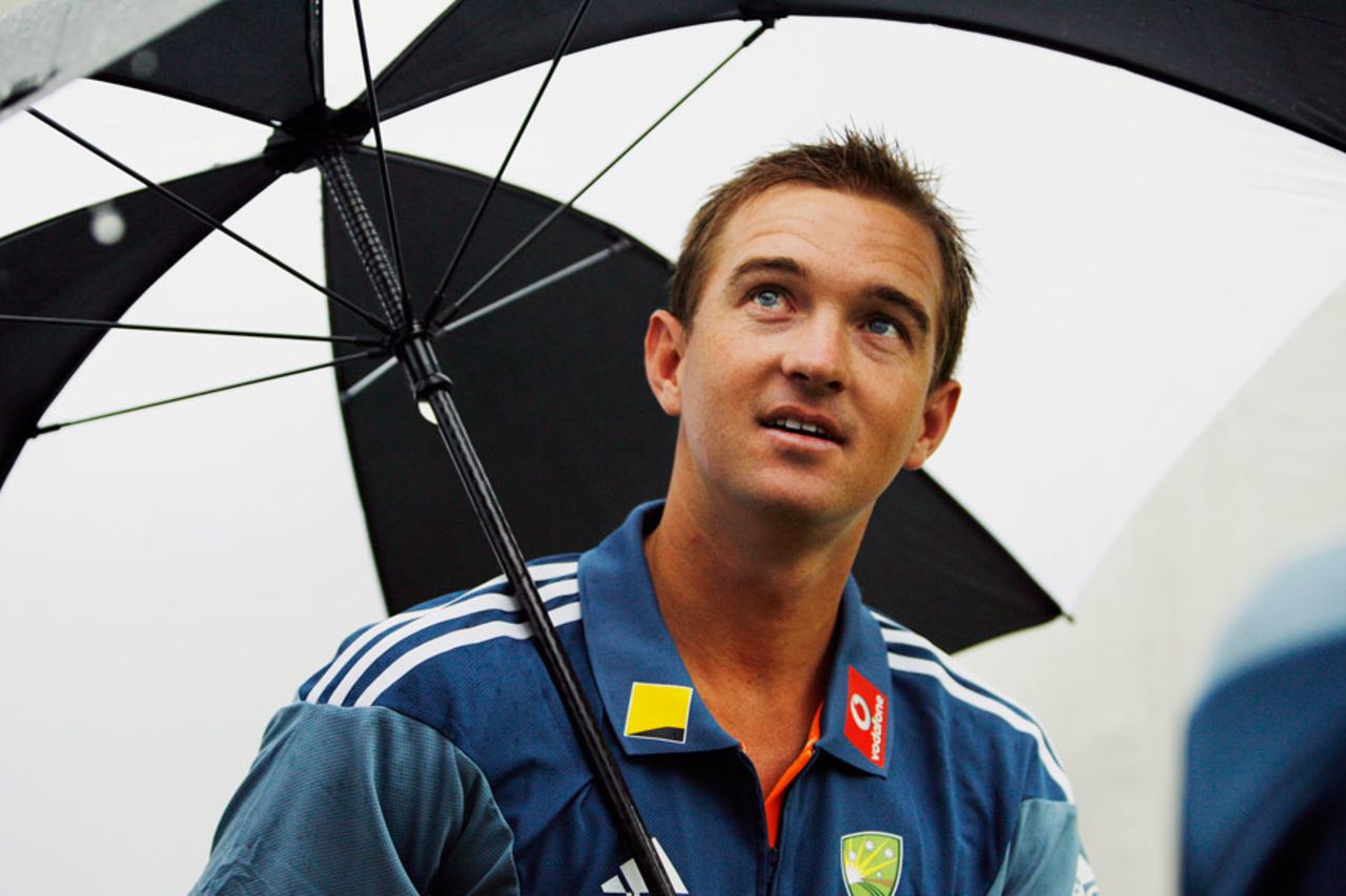 Nathan Hauritz checks on the weather at the announcement of Australia's Ashes squad, Sydney, November 15, 2010