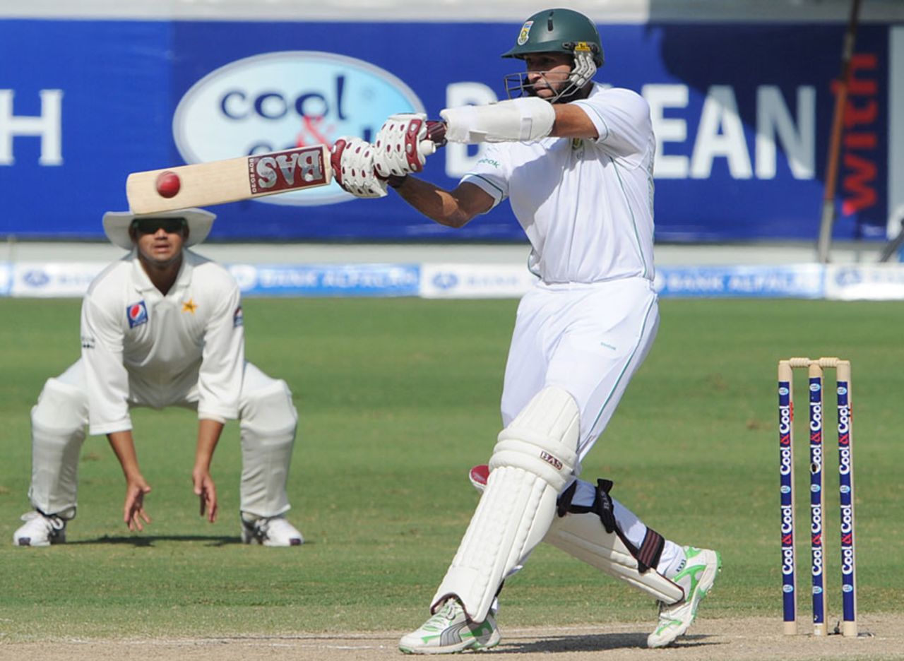 Hashim Amla latches onto a strong pull, Pakistan v South Africa, 1st Test, Dubai, 4th day, November 15, 2010