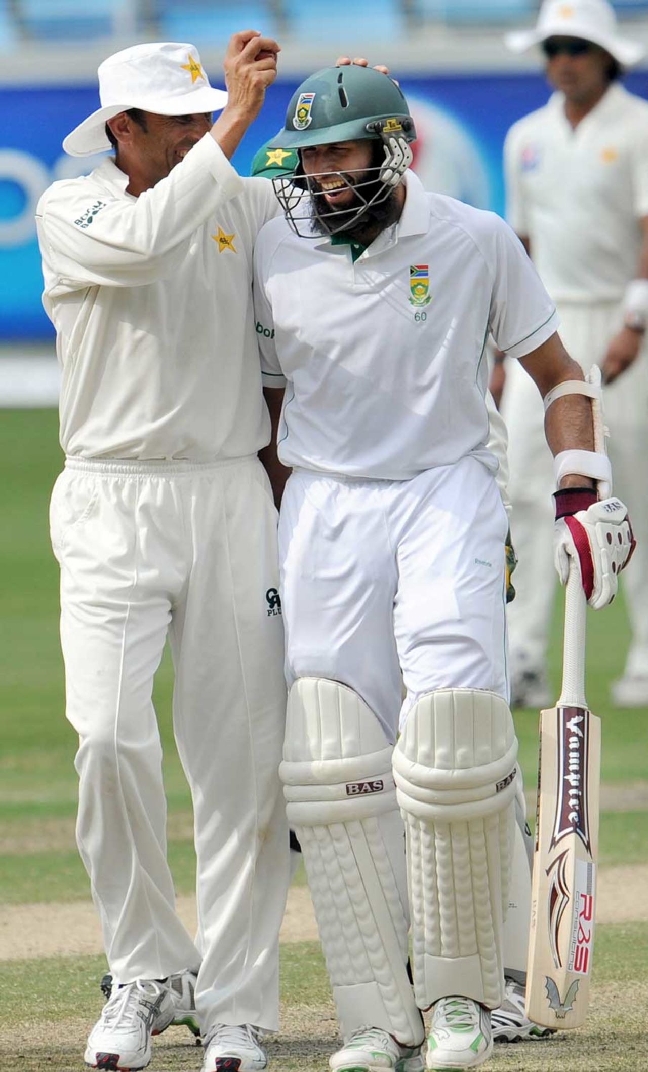 Hashim Amla shares a joke with Younis Khan, Pakistan v South Africa, 1st Test, Dubai, 4th day, November 15, 2010