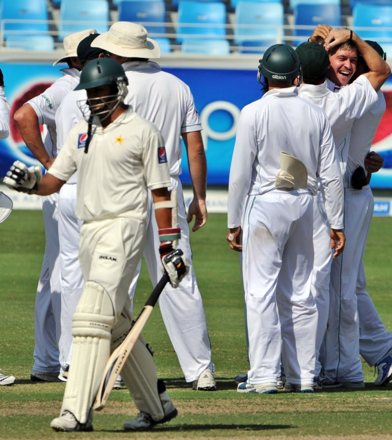 Paul Harris is congratulated after removing Azhar Ali, Pakistan v South Africa, 1st Test, Dubai, November 16, 2010