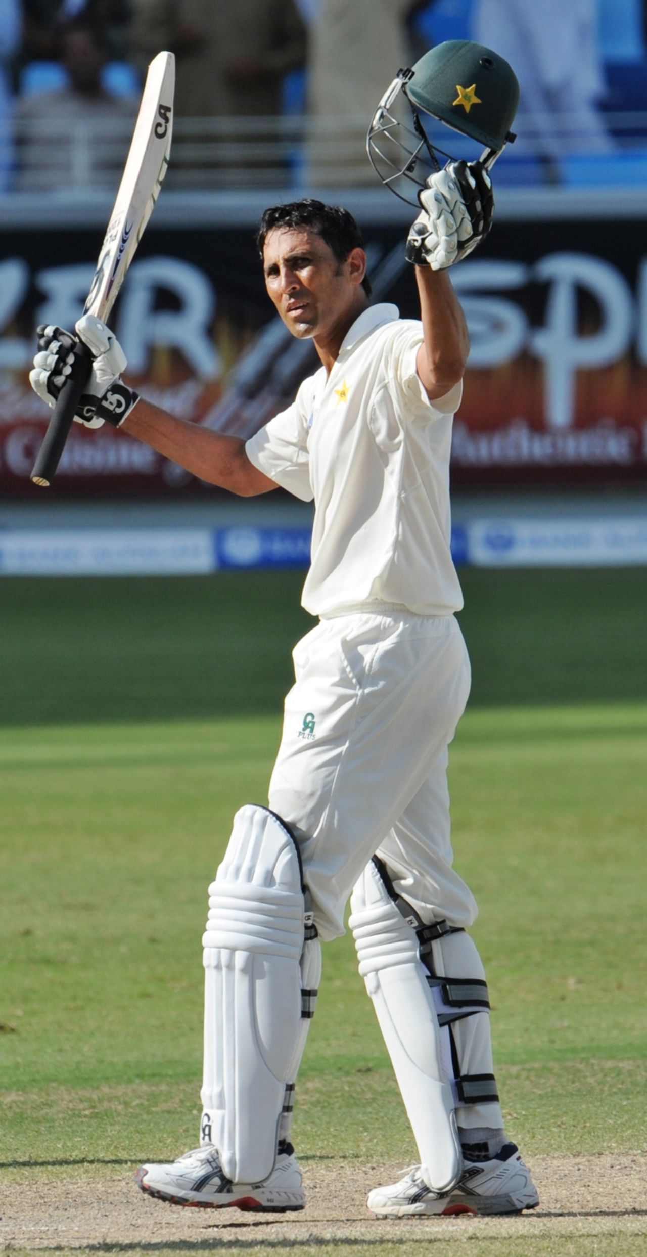 Younis Khan acknowledges applause for his century, Pakistan v South Africa, 1st Test, Dubai, November 16, 2010