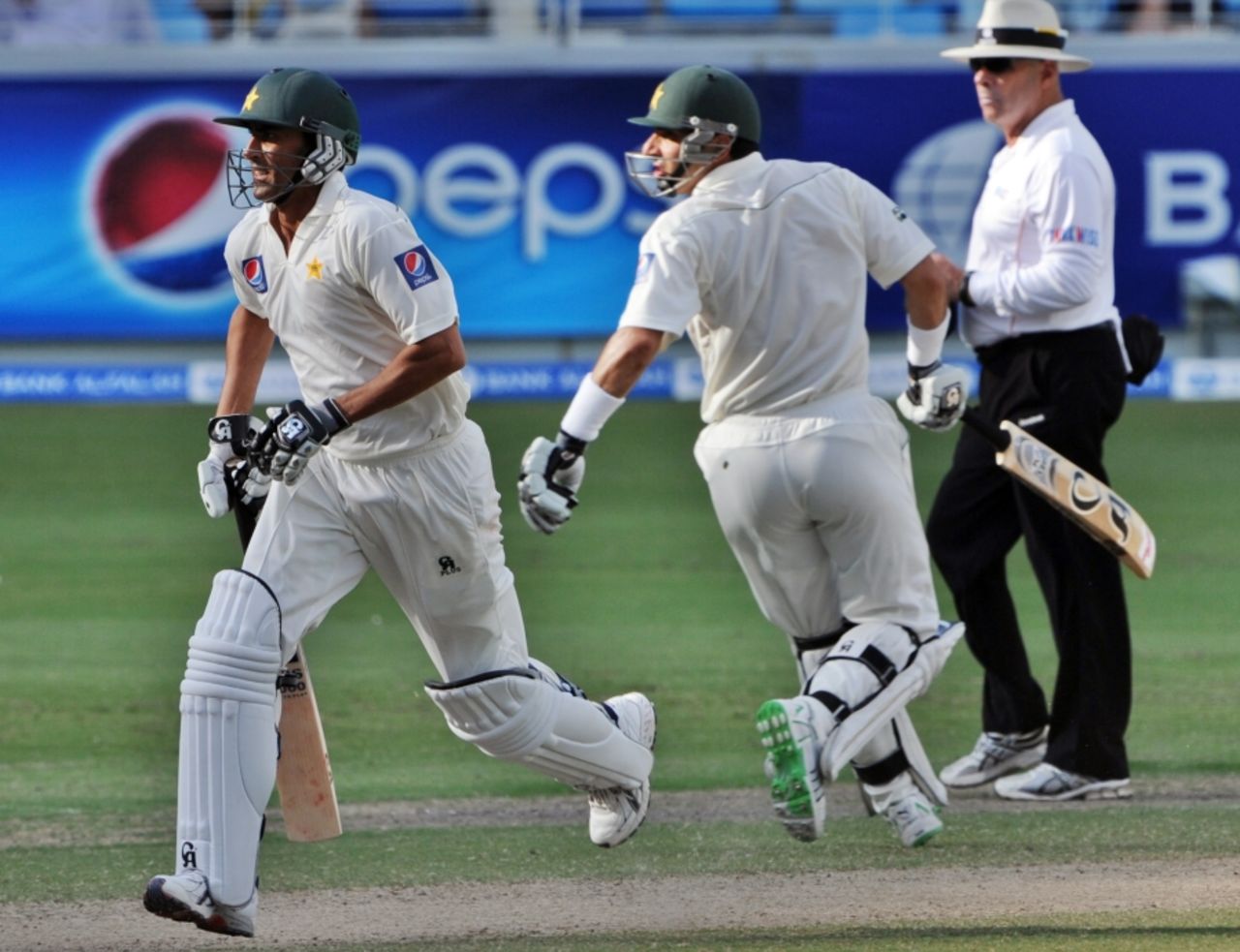 Misbah-ul-Haq and Younis Khan added an unbeaten 186 for the fourth wicket, a record stand for Pakistan against South Africa, Pakistan v South Africa, 1st Test, Dubai, November 16, 2010