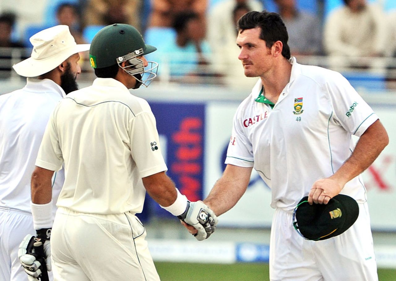 Graeme Smith congratulates Misbah-ul-Haq, Pakistan v South Africa, 1st Test, Dubai, November 16, 2010