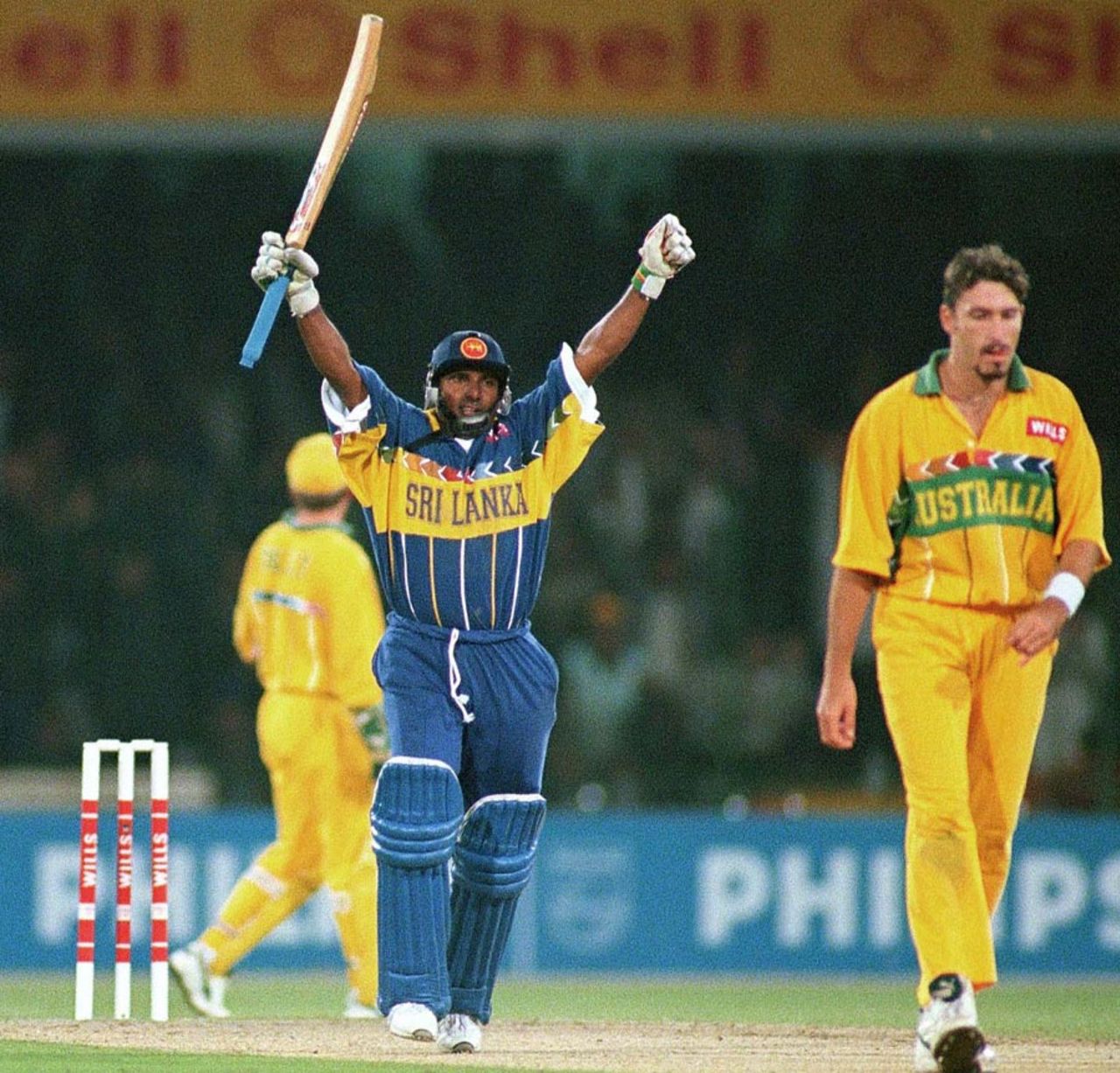 Aravinda de Silva celebrates his century in the final, Australia v Sri Lanka, Final, Lahore, World Cup 1996, March 17, 1996