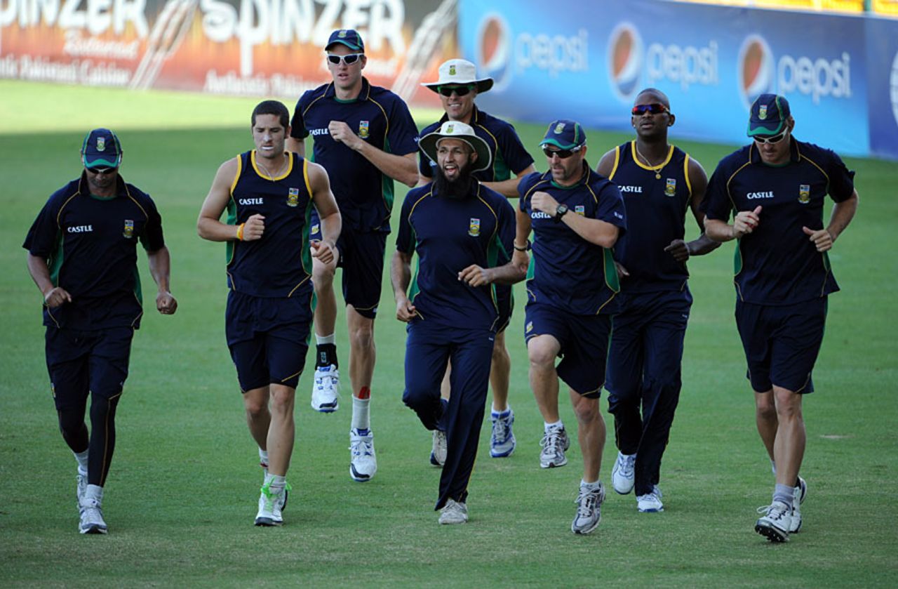 South Africa are put through their paces ahead of the second Test against Pakistan, Abu Dhabi, November 19, 2010