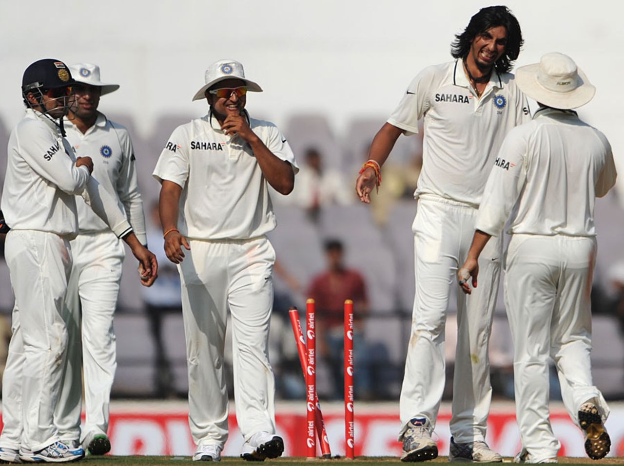 India celebrate the dismissal of Daniel Vettori, India v New Zealand, 3rd Test, Nagpur, 1st day, November 20, 2010