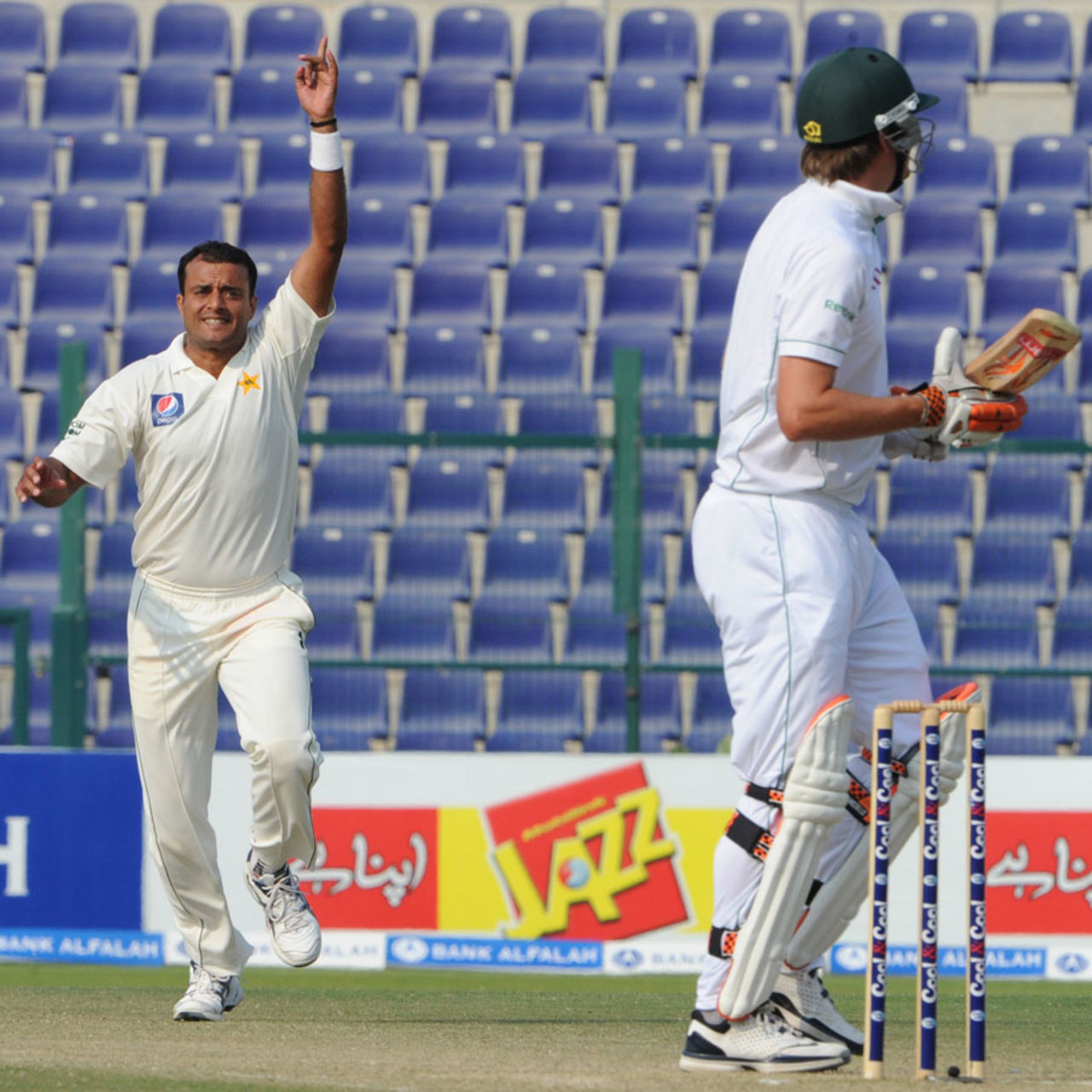 Tanvir Ahmed takes his sixth wicket of the innings, Pakistan v South Africa, 2nd Test, Abu Dhabi, 2nd day, November 21, 2010