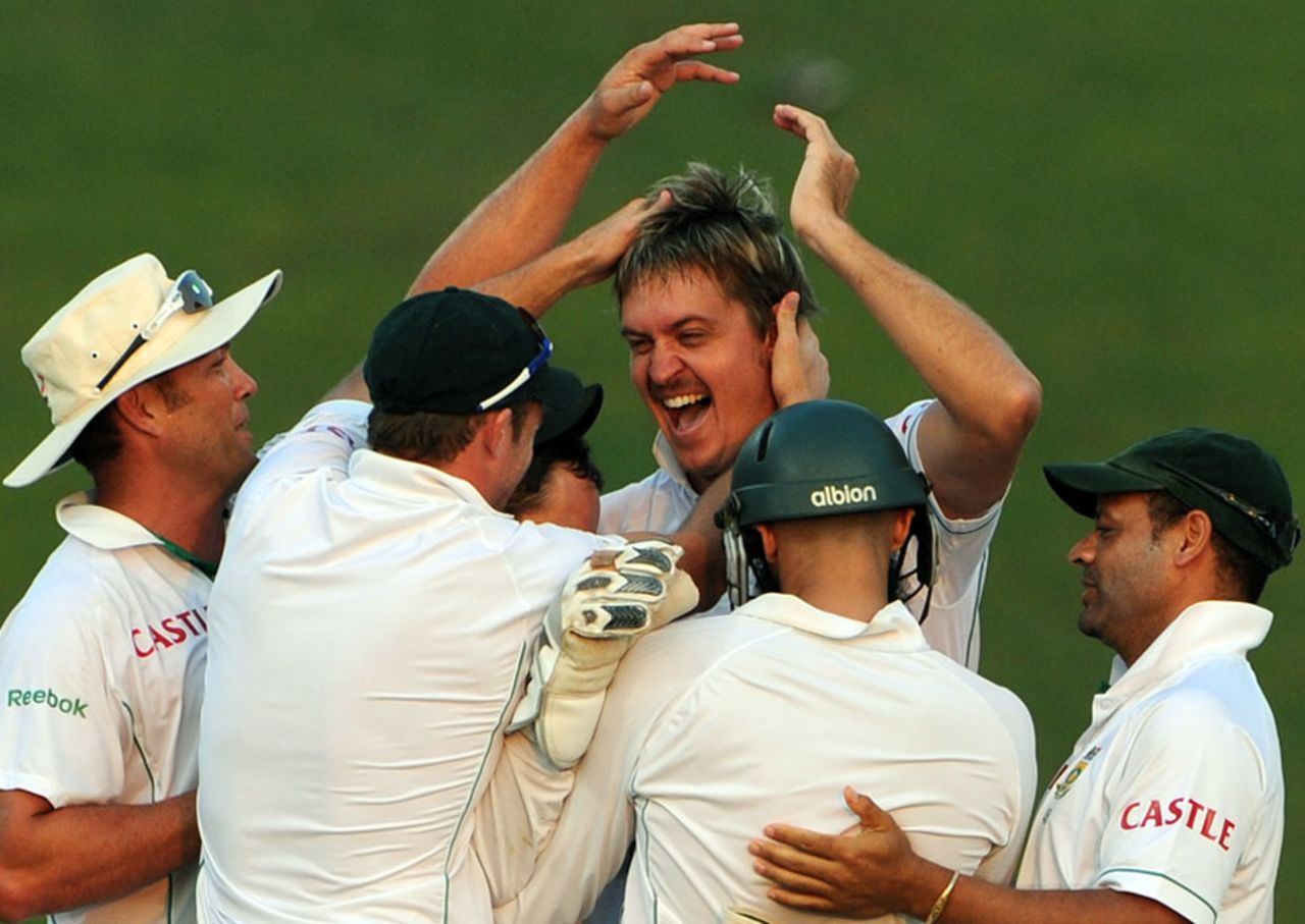 Paul Harris is congratulated by his team-mates after he dismissed Adnan Akmal, Pakistan v South Africa, 2nd Test, Abu Dhabi, 3rd day, November 22, 2010
