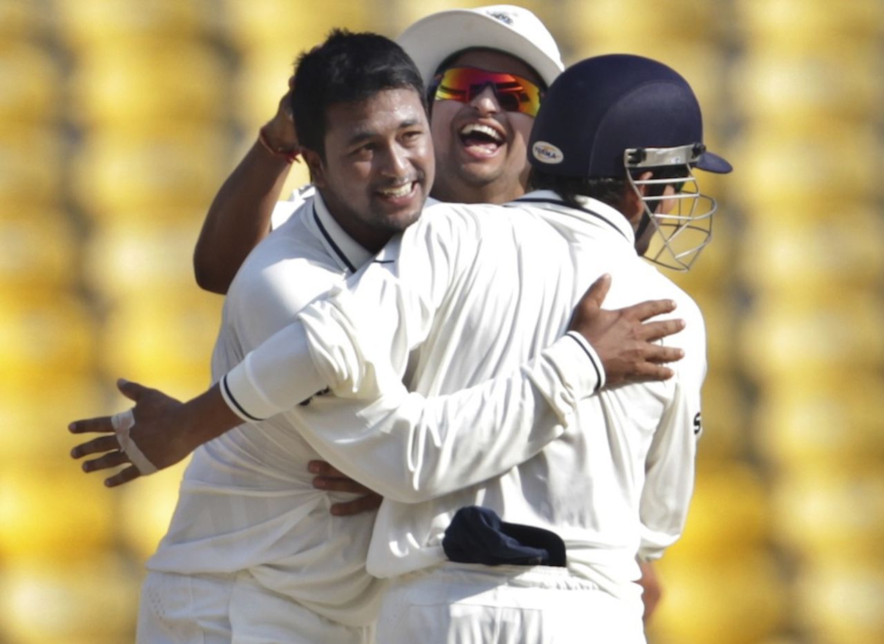 Pragyan Ojha began India's march towards victory, India v New Zealand, 3rd Test, Nagpur, 4th day, November 23, 2010