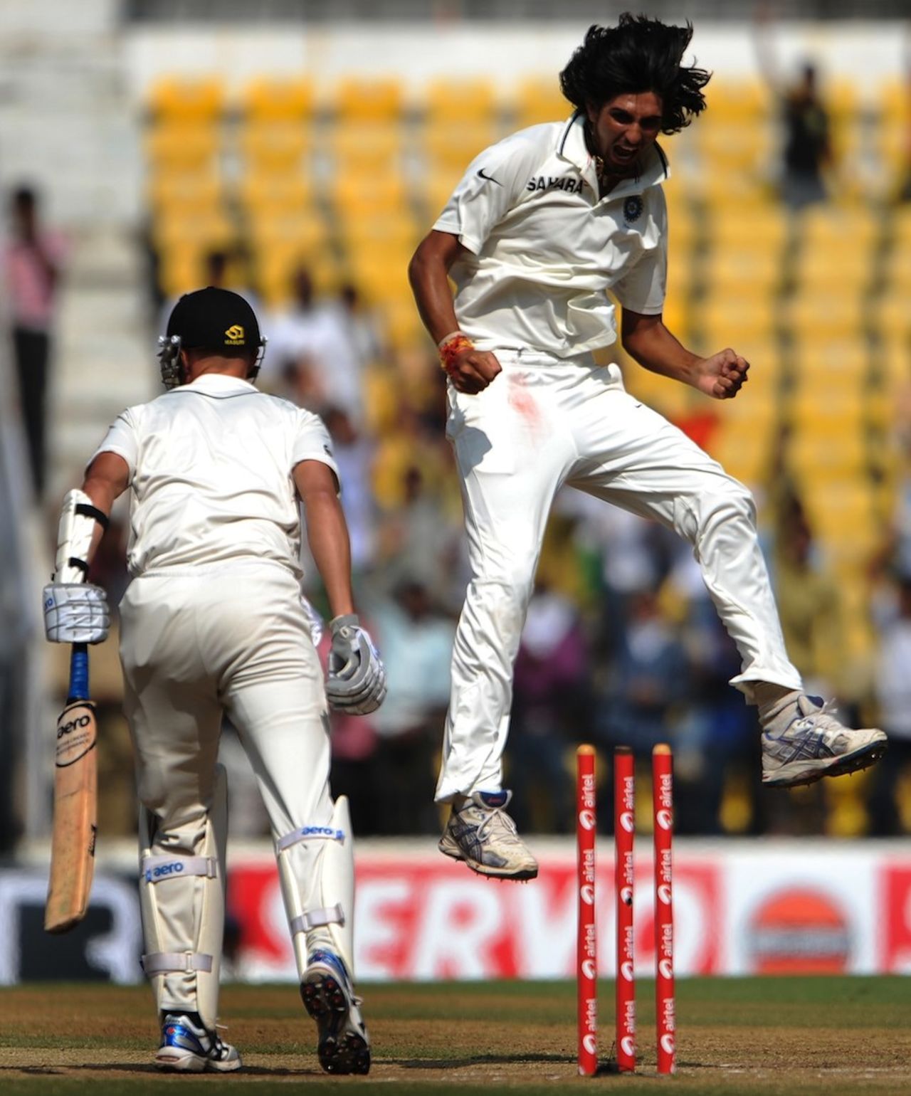Ishant Sharma ended the series with Chris Martin's wicket, India v New Zealand, 3rd Test, Nagpur, 4th day, November 23, 2010