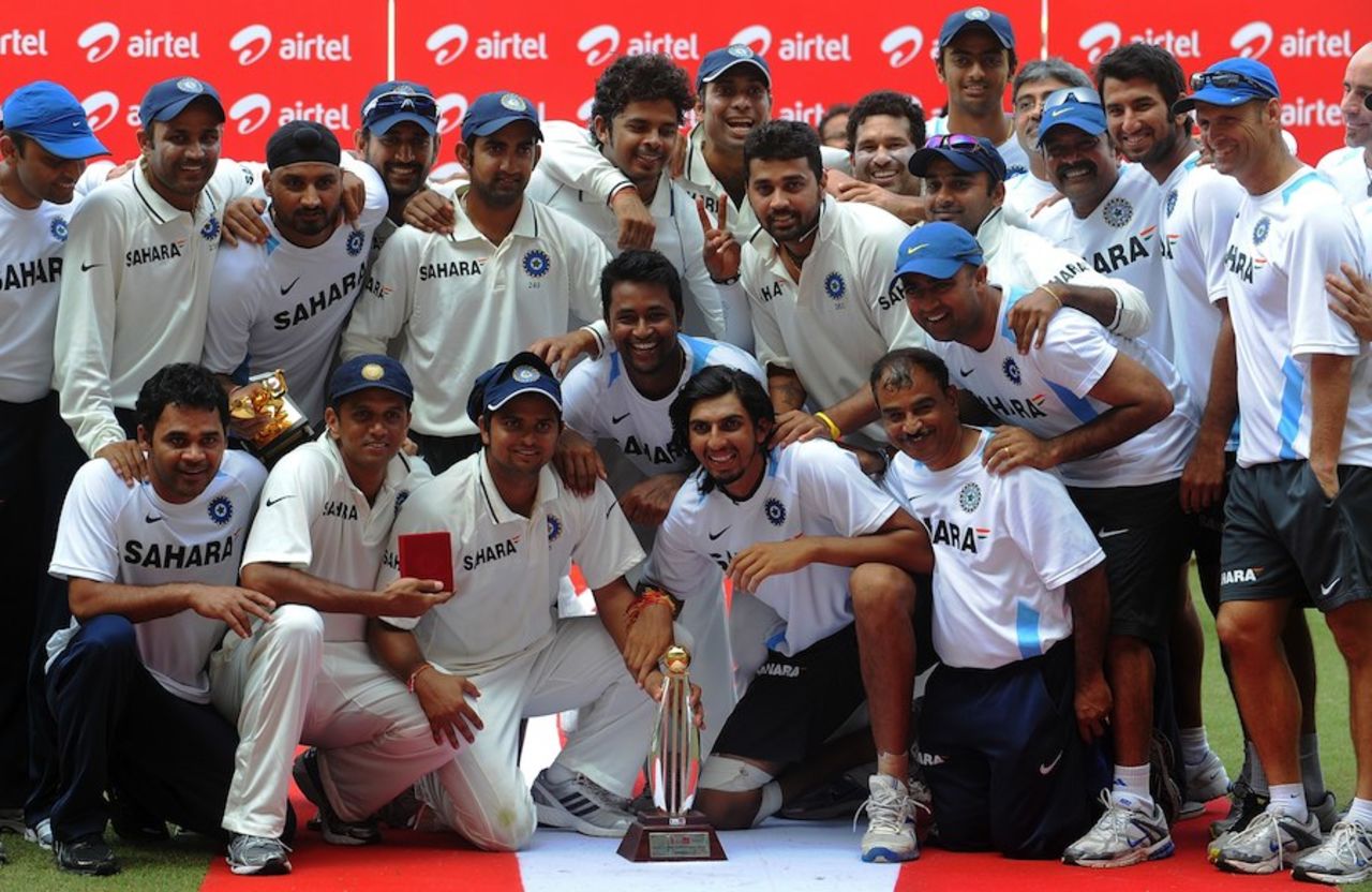The victorious Indian team with the trophy, India v New Zealand, 3rd Test, Nagpur, 4th day, November 23, 2010