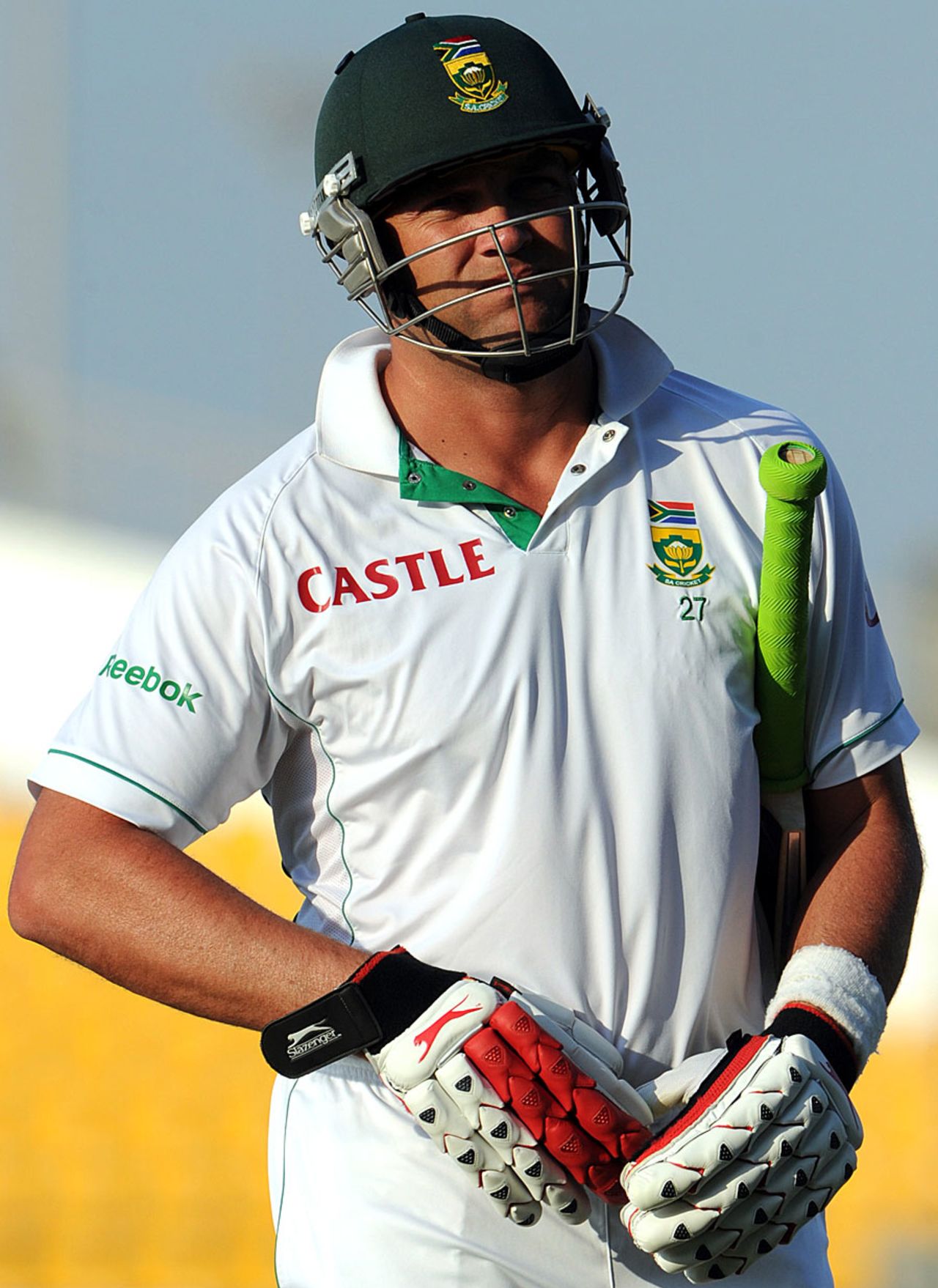 Jacques Kallis walks off after getting out to Mohammad Hafeez, Pakistan v South Africa, 2nd Test, Abu Dhabi, 4th day, November 23, 2010