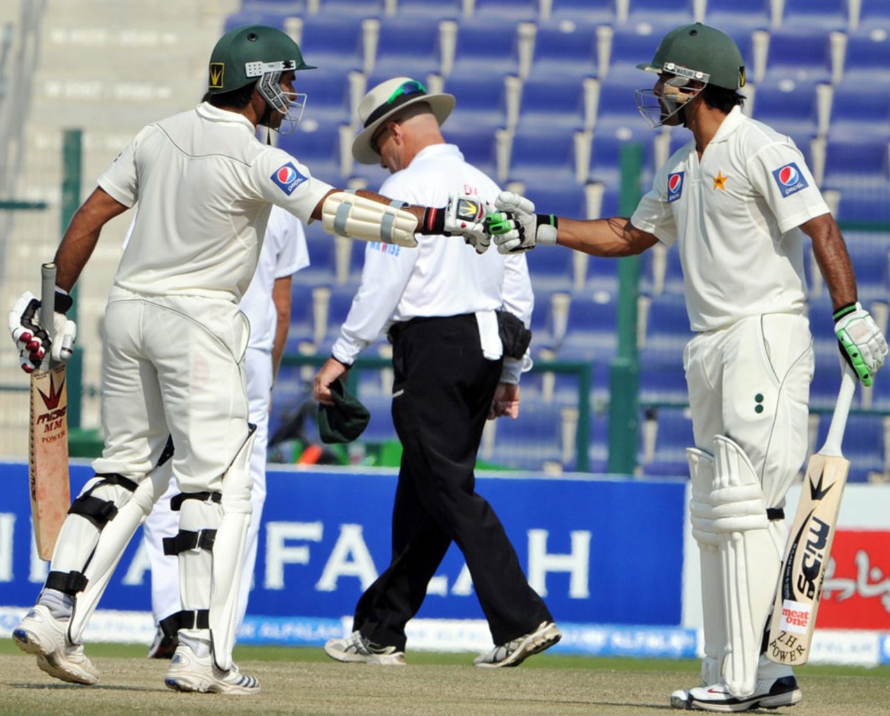 Pakistan's openers, Mohammad Hafeez and Taufeeq Umar, made a steady start, Pakistan v South Africa, 2nd Test, Abu Dhabi, 5th day, November 24, 2010