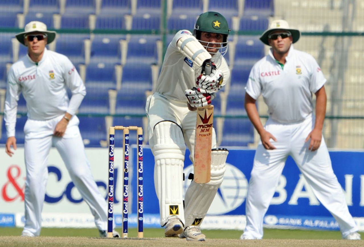 Taufeeq Umar plays a defensive stroke, Pakistan v South Africa, 2nd Test, Abu Dhabi, 5th day, November 24, 2010
