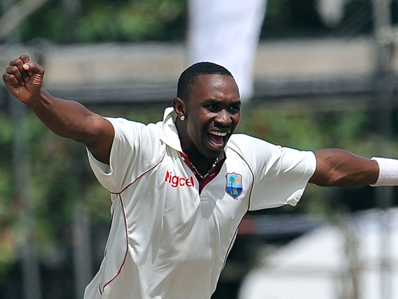 Dwayne Bravo breaks the 170-run partnership between Thilan Samaraweera and Kumar Sangakkara, Sri Lanka v West Indies, 2nd Test, Premadasa Stadium, Colombo, 2nd day, November 24, 2010