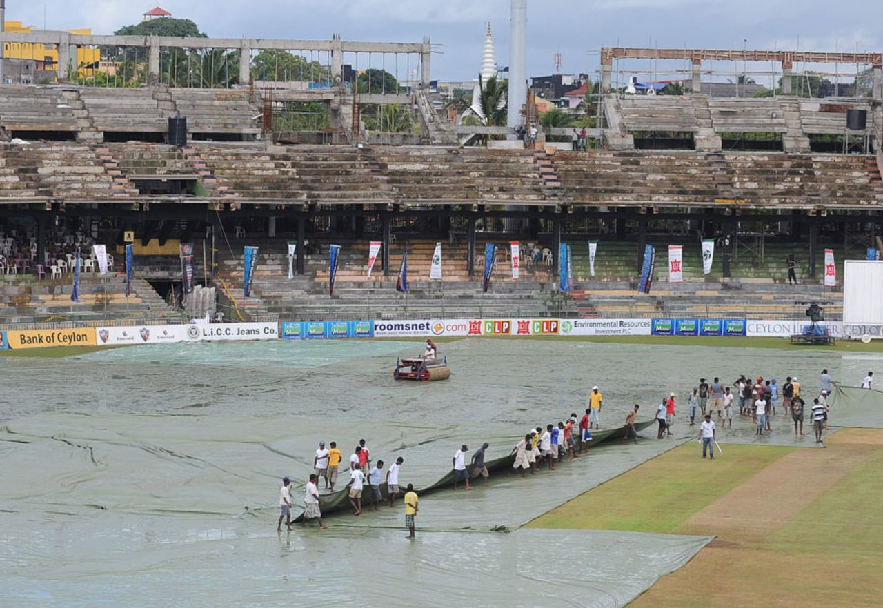 The ground-staff try to soak up the excess water from the ground, Sri Lanka v West Indies, 2nd Test, Premadasa Stadium, Colombo, 5th day, November 27, 2010
