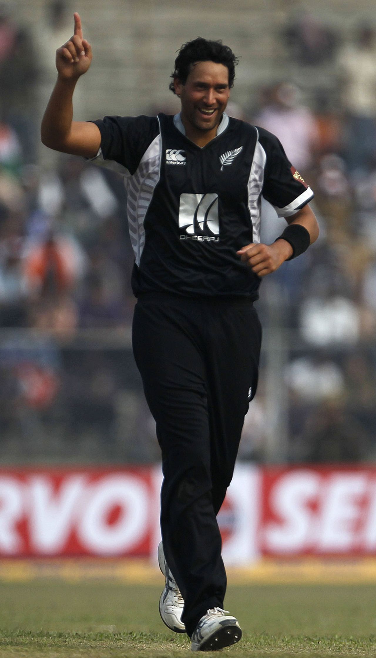Daryl Tuffey celebrates the wicket of Murali Vijay, India v New Zealand, 1st ODI, Guwahati, November 28