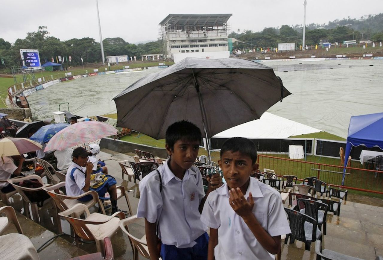 School children did not get to see any cricket in the morning, Sri Lanka v West Indies, 3rd Test, Pallekele, 3rd day, December 3, 2010