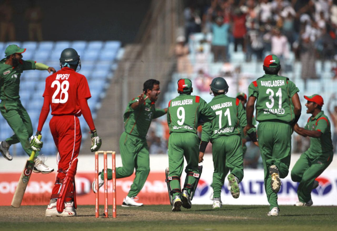 Bangladesh's bowlers led by Abdur Razzak bowled Zimbabwe out for 191, Bangladesh v Zimbabwe, 2nd ODI, Mirpur, December 3, 2010