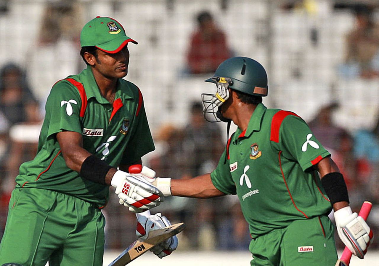 Junaid Siddique and Raqibul Hasan put on 72 for the third wicket, Bangladesh v Zimbabwe, 2nd ODI, Mirpur, December 3, 2010