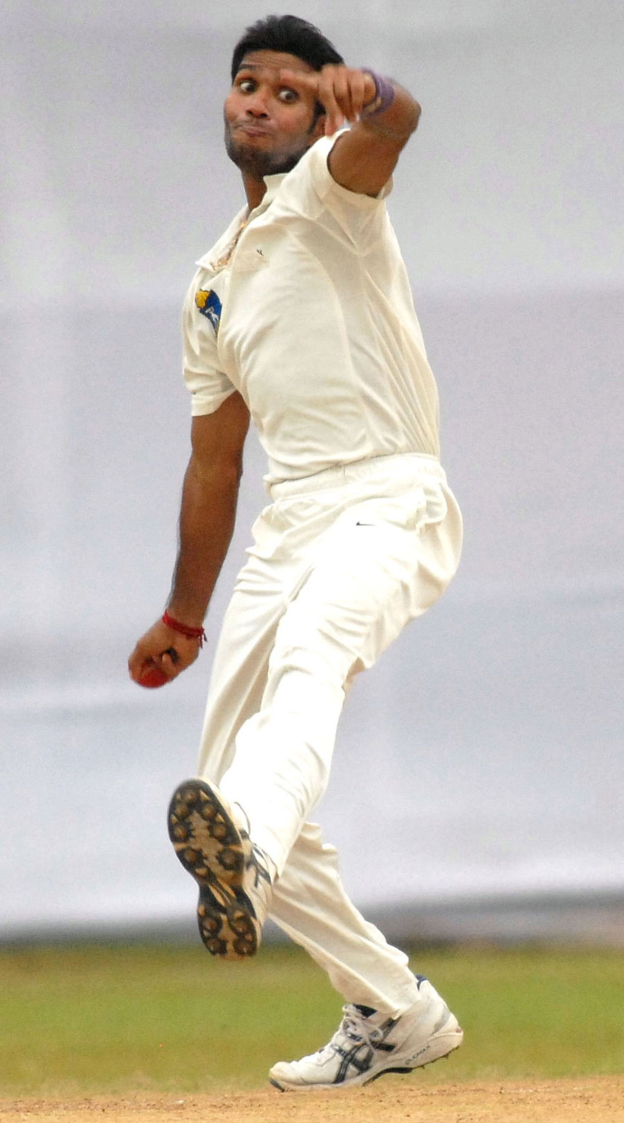 Ashok Dinda took 3 for 33 against Tamil Nadu, Tamil Nadu v Bengal, Ranji Trophy Super League 2010-11, 5th round, 3rd day, Chennai, December 3, 2010